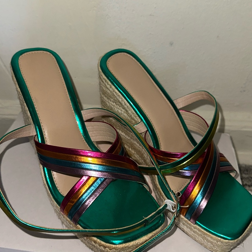 This style is bold, vibrant, and trendy—perfect for summer, vacations and etc